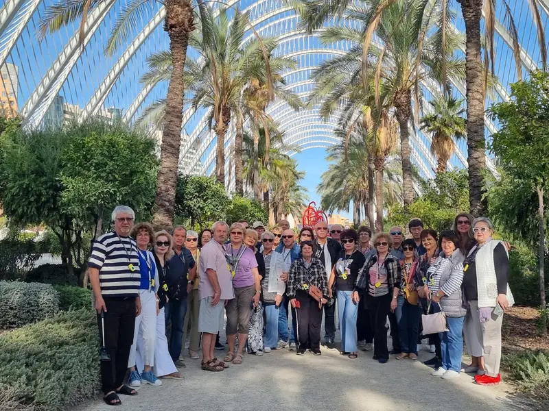 Tour group using an Israstar radioguide
