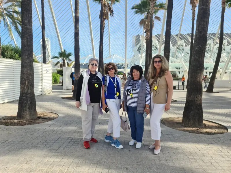 Tour group using an Israstar radioguide
