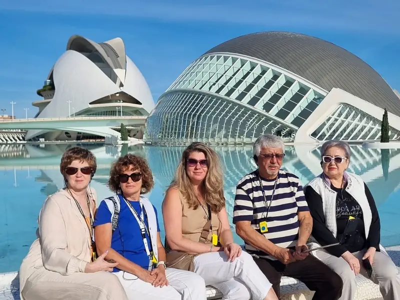 Tour group using an Israstar radioguide
