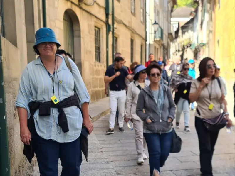 Tour group using an Israstar radioguide